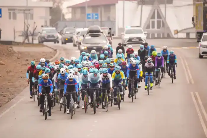 На велоарене Кыргызстана засияла звезда: Мурат Куйтенов завоевал золото