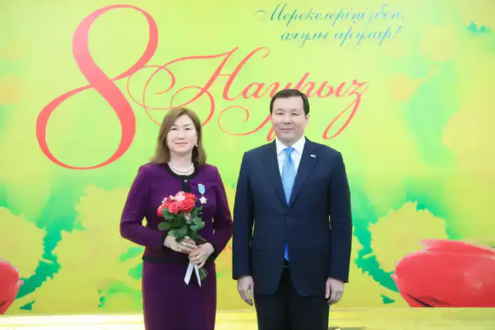 Накануне весеннего праздника актюбинские женщины были удостоены государственных наград (2)