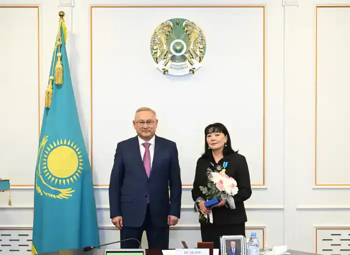 Бейбит Исабаев вручил ряду жетысуских граждан государственные награды (4)