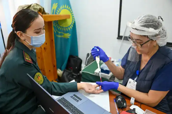 Кровь для здоровья: военные медики на передовой!