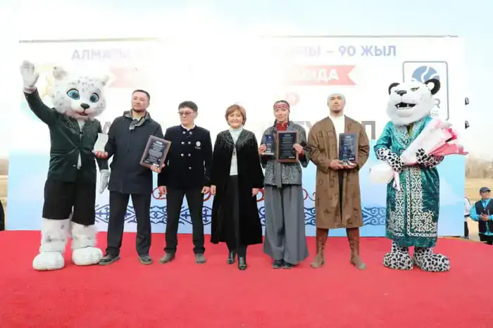 4 мишени за 10 секунд с верблюда: на ипподроме Алматы установлен мировой рекорд (2)