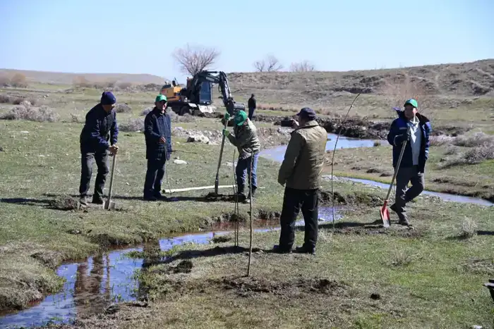 ТУРКЕСТАН: В СОЗАКСКОМ РАЙОНЕ В РАМКАХ ЭКОЛОГИЧЕСКОЙ АКЦИИ «МӨЛДІР БҰЛАҚ» ОЧИСТИЛИ БОЛЕЕ 50 РОДНИКОВ (3)