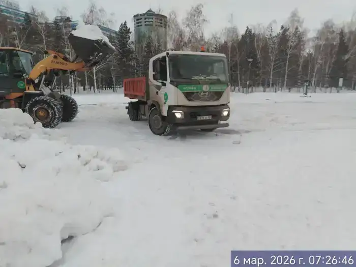 Более 3 тысяч дорожных рабочих задействовано в снегоуборочных работах в Астане (3)