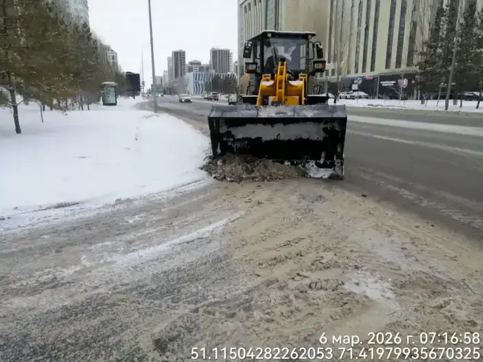 Более 3 тысяч дорожных рабочих задействовано в снегоуборочных работах в Астане (5)