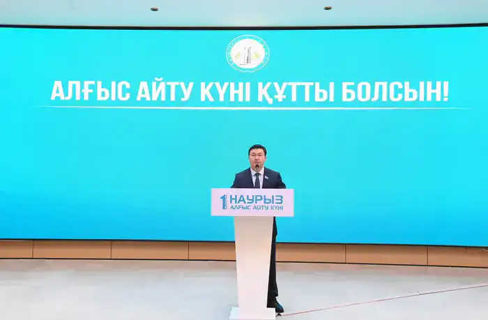 Глава региона наградил работников ряда сфер в честь Дня благодарности