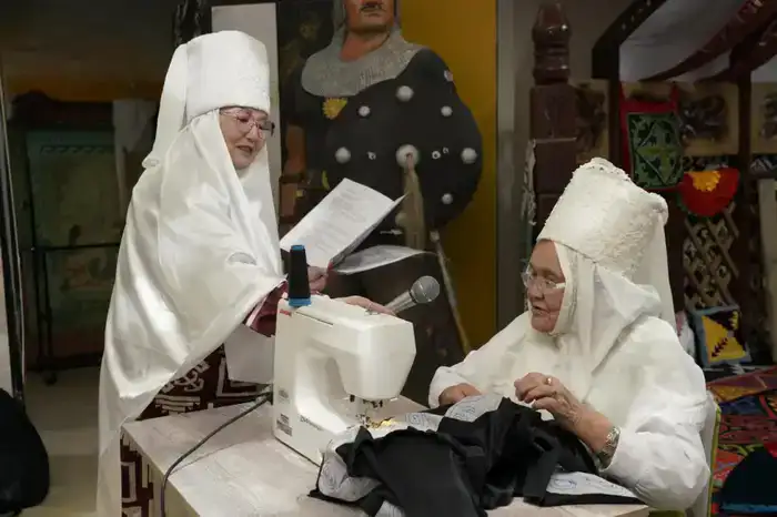 Мастер-класс по созданию головного убора кимешек провели для столичных пенсионеров (9)