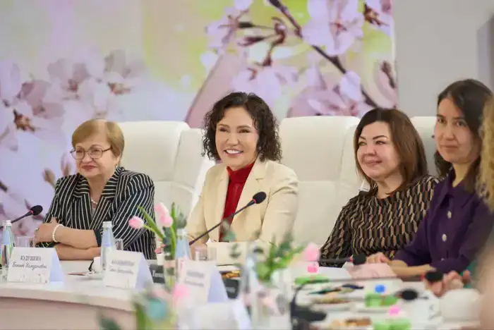 Аким ВКО поздравил с наступающим 8 Марта женщин, которые вносят особый вклад в развитие региона (3)