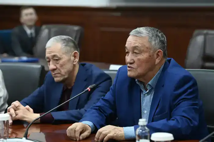 Подписан меморандум о передаче здания частной школы в областную коммунальную собственность (8)