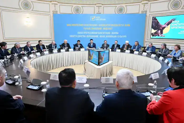 Аким Алматы обсудил проект новой Конституции с представителями научного и общественного сообщества города (2)