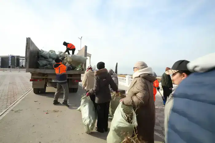 В Мангистауской области в рамках экологической акции «Тазару күні» прошёл масштабный субботник (10)