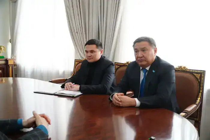 Марат Ахметжанов АӨСШК халықаралық бақылаушыларымен кездесті