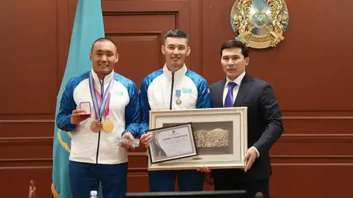 Звание «Заслуженного мастера спорта Республики Казахстан» получил Ербол Хамитов (3)