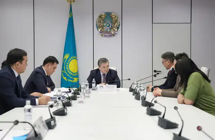 Министр промышленности и строительства Казахстана обсудил вопросы долевого строительства с гражданами