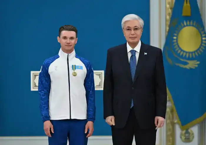 В резиденции Акорда состоялась церемония награждения чемпиона XIV зимних Паралимпийских игр в Италии Ербола Хамитова и его тренеров (2)