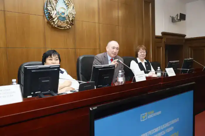 Конституционные горизонты: представители коалиции и торговли строят мосты к гражданской ответственности