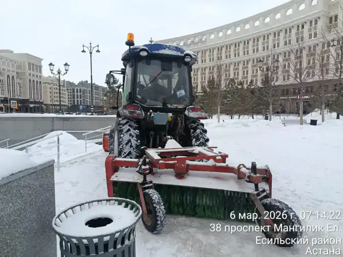 Более 3 тысяч дорожных рабочих задействовано в снегоуборочных работах в Астане (4)