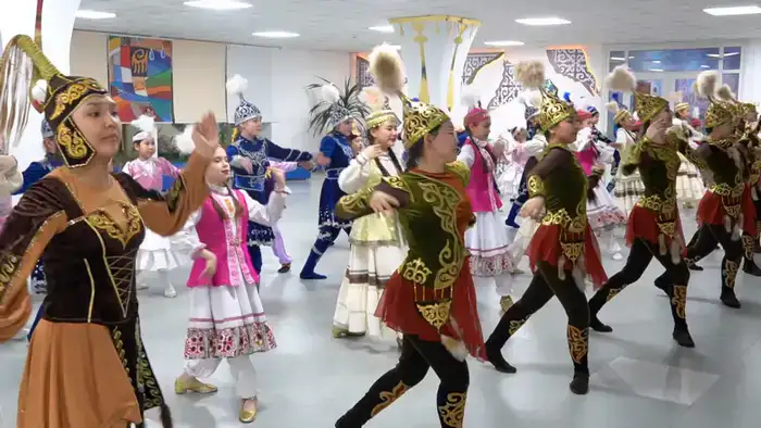 20 тысяч школьников Павлодарской области исполнили танец «Қара жорға» (8)