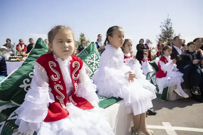 Марат Султангазиев поздравил детей с Наурызом и поддержал их творческие инициативы (5)