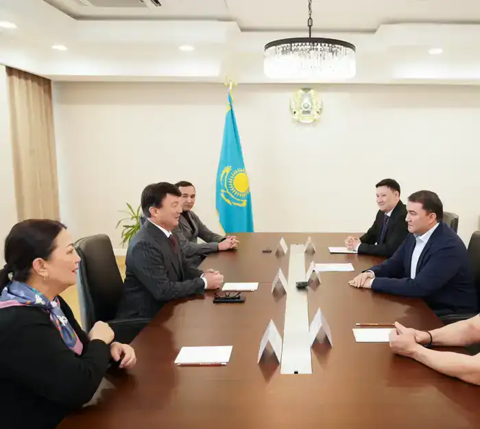 АКИМ ТУРКЕСТАНСКОЙ ОБЛАСТИ ВСТРЕТИЛСЯ С ИЗВЕСТНЫМИ ДЕЯТЕЛЯМИ КУЛЬТУРЫ И ОБМЕНЯЛСЯ С НИМИ МНЕНИЯМИ (3)