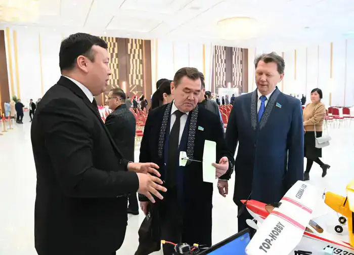 Депутаты Парламента ознакомились с работой Центра компетенций (5)