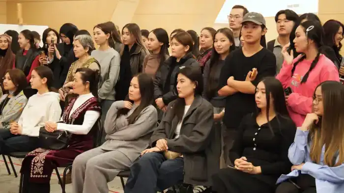 От орнамента к тренду: в столице показали современные образцы казахской одежды (7)