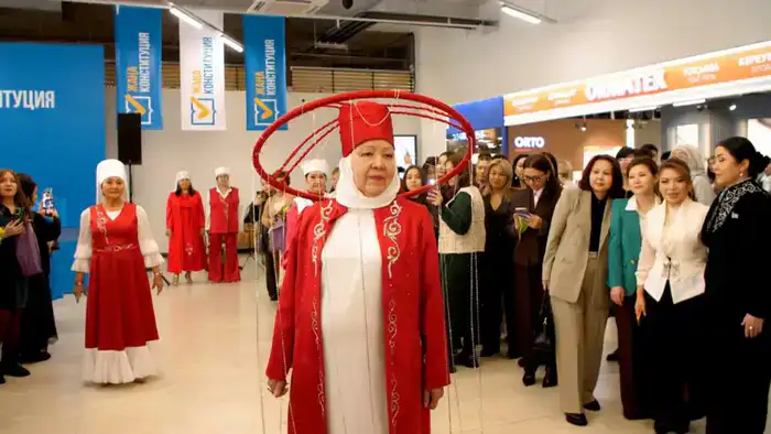 Масштабную акцию в поддержку новой Конституции накануне 8 марта провели в Астане (7)