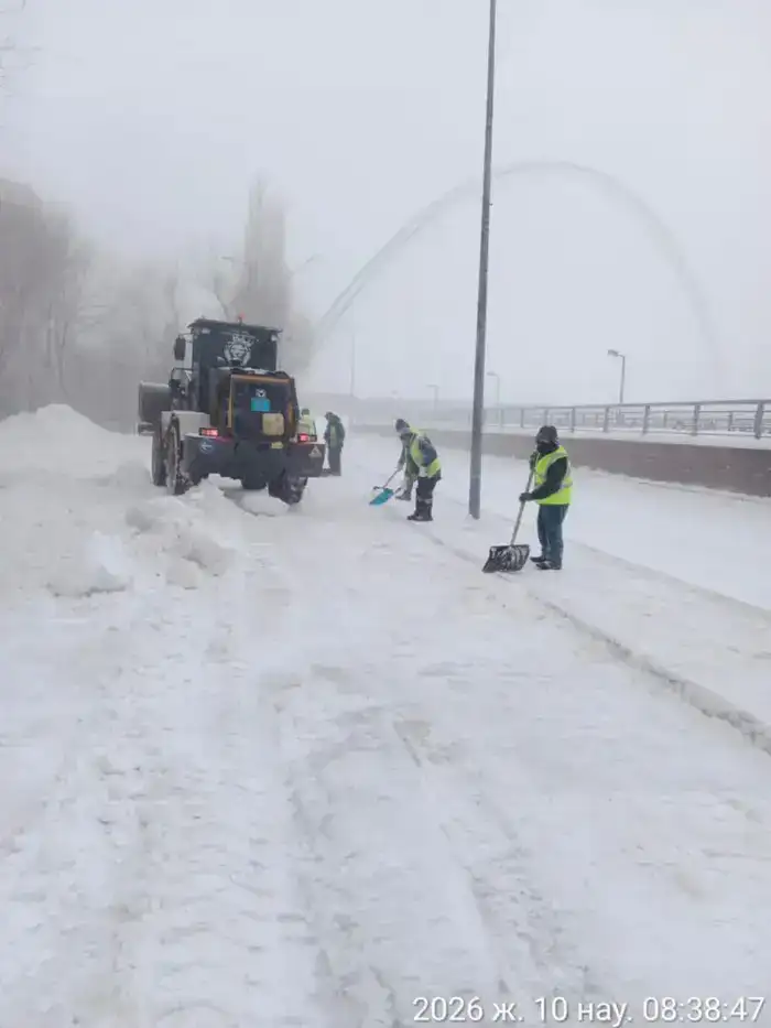 Снегопад в Астане: более 1700 единиц спецтехники задействованы в уборке снега в Астане (6)