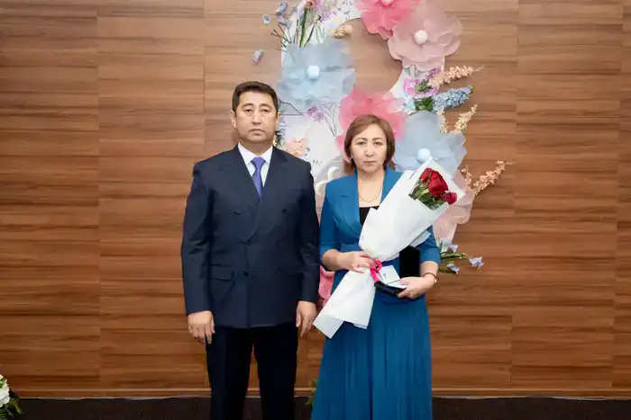 Айдарбек Сапаров отметил вклад женщин в развитие сельского хозяйства (6)