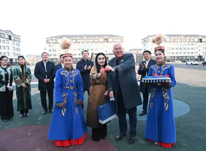 Депутаты поздравили жителей с новосельем (2)