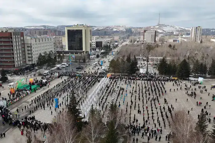 Рекордное число танцоров исполнили қара жорға в г. Кокшетау (3)