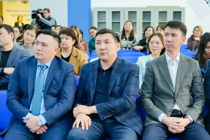 В столичной школе презентовали новую модель образования, основанную на STEAM и ИИ (9)