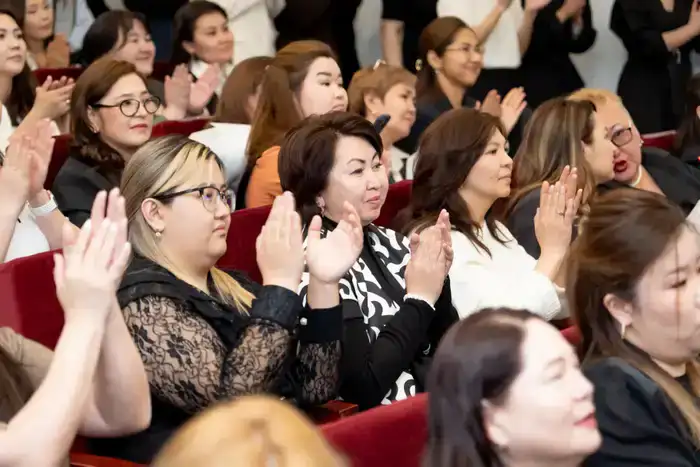 Айдарбек Сапаров отметил вклад женщин в развитие сельского хозяйства (3)