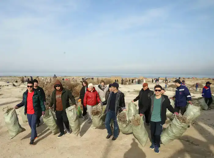 В Мангистауской области в рамках экологической акции «Тазару күні» прошёл масштабный субботник (9)