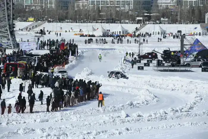 Традиционная ледовая гонка прошла на реке Есиль в Астане (5)