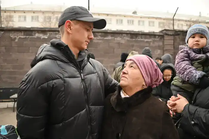 Весенний призыв: в Астане и в регионах проводили первых новобранцев на срочную воинскую службу (7)