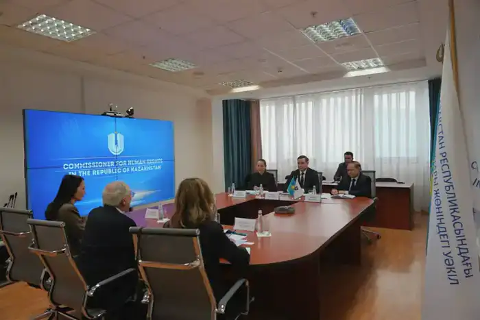 Артур Ластаев провел встречу с главой Миссии БДИПЧ ОБСЕ Дугласом Вейком (3)