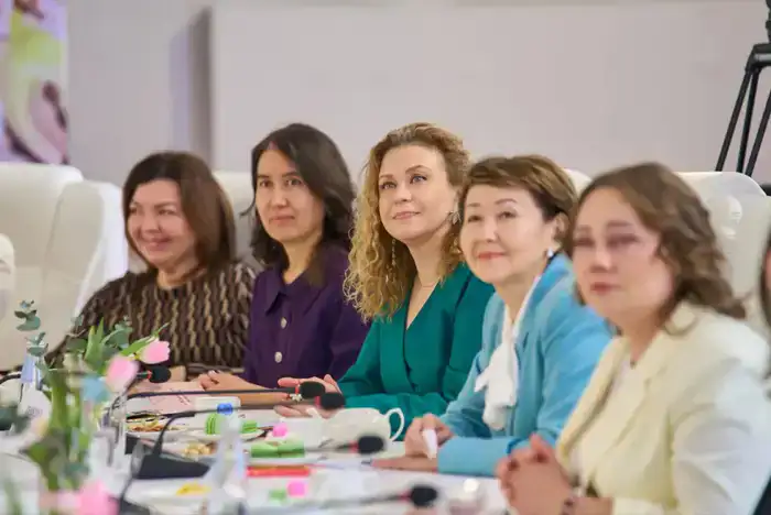 Аким ВКО поздравил с наступающим 8 Марта женщин, которые вносят особый вклад в развитие региона (4)