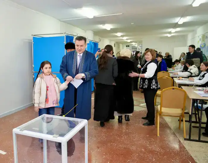 Голосование на референдуме по новой Конституции в Восточно-Казахстанской области: участие акима и явка избирателей