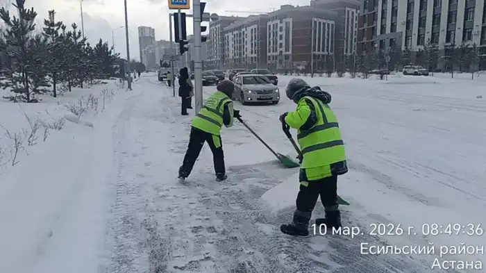 Снегопад в Астане: уборка продолжается
