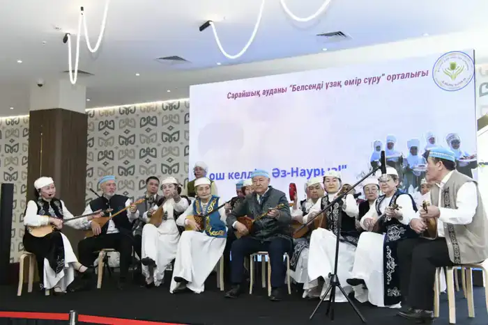 В Астане пенсионеры провели показ национальной одежды (5)