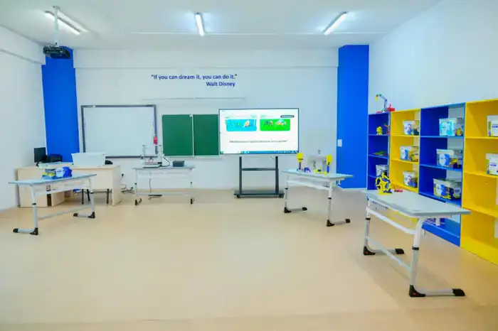 В столичной школе презентовали новую модель образования, основанную на STEAM и ИИ (6)