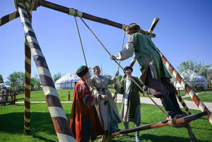 В КАНУН НАУРЫЗА ВСЕ ОТЕЛИ ТУРКЕСТАНА ЗАПОЛНЕНЫ ТУРИСТАМИ (3)