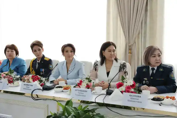 Встреча Ербола Карашукеева с женщинами: акцент на социальную значимость и новые перспективы