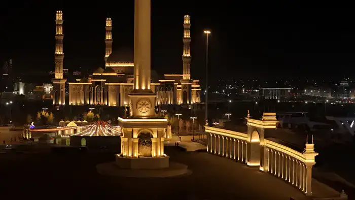 Более 50 объектов столицы поддержали акцию «Час Земли» и отключили подсветку (5)