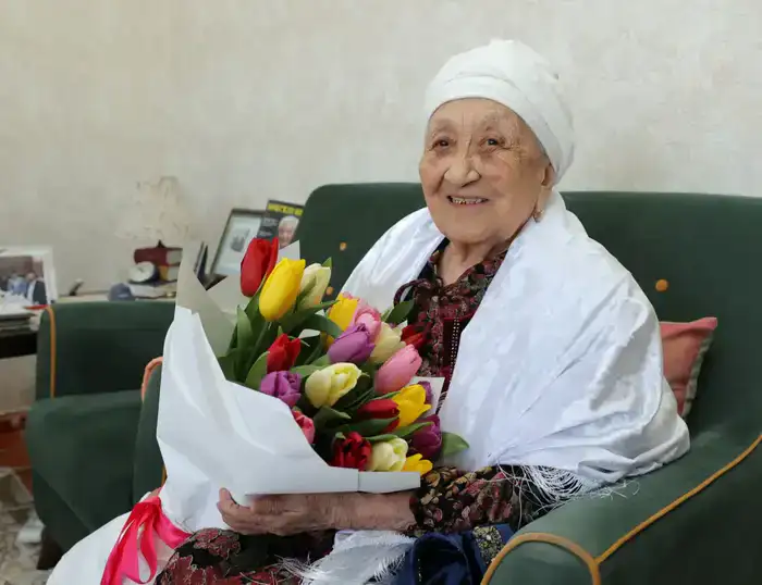 Аким Жамбылской области Ербол Карашукеев поздравил выдающихся женщин с Международным женским днем