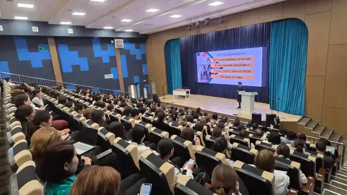 «Закон и порядок»: как не попасть в ловушки мошенников, рассказали столичным педагогам (4)