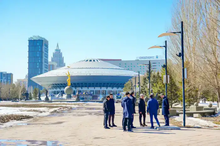 Масштабные работы по санитарной очистке Астаны после зимы