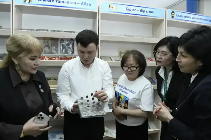 «Закон и порядок»: необычную коллекцию ученика презентовали в столичной школе (6)