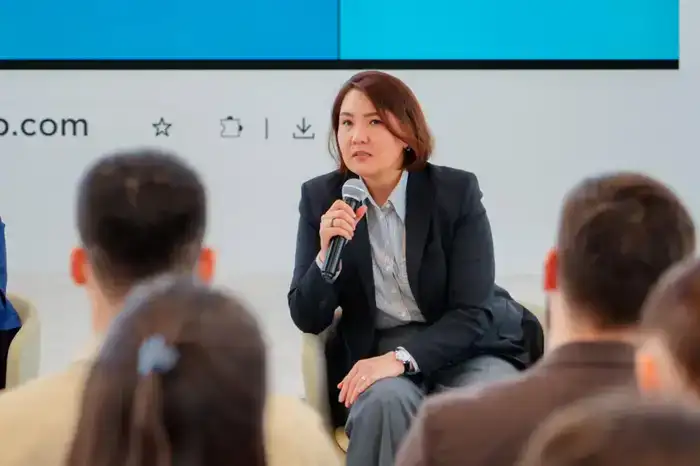 В Астане обсудили проект новой Конституции с участием молодежи и экспертного сообщества (7)