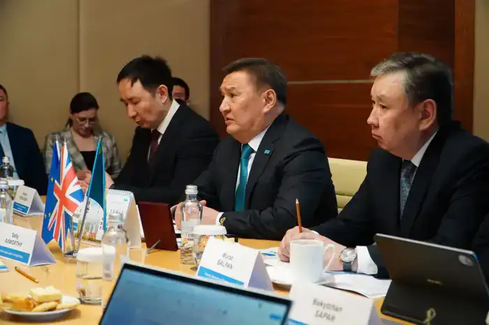 Аким области Марат Ахметжанов встретился с послами Евросоюза и Великобритании (3)